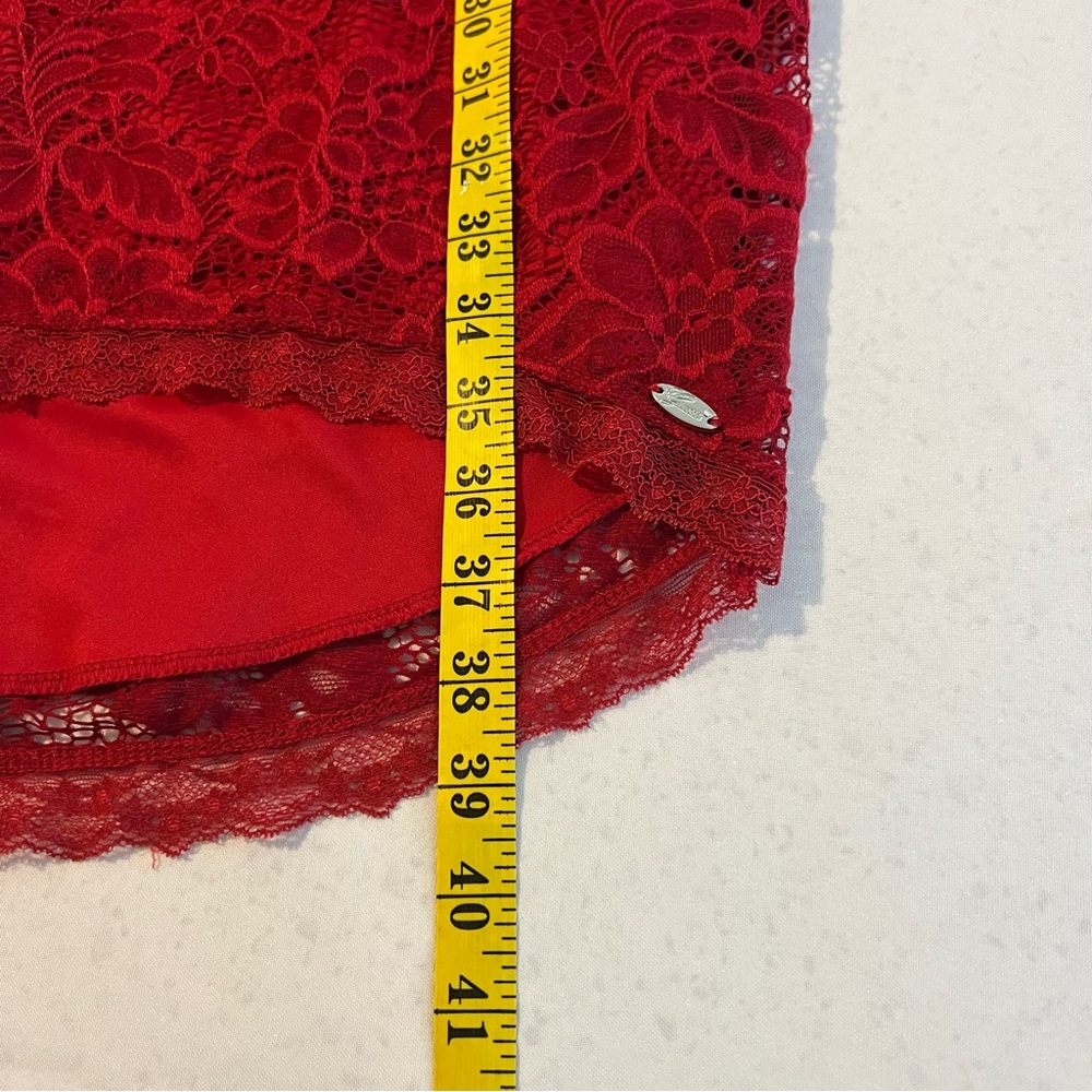 Guess Women Lace Red Dress with Metallic Brand Tag ( Guess) V-Neck 3/4 Sleeves - Picture 7 of 15